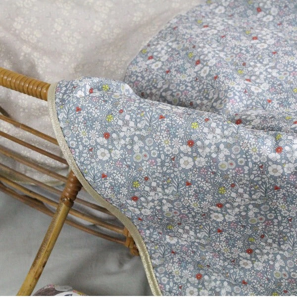 Barnabe aime le café Baby Blanket Katie