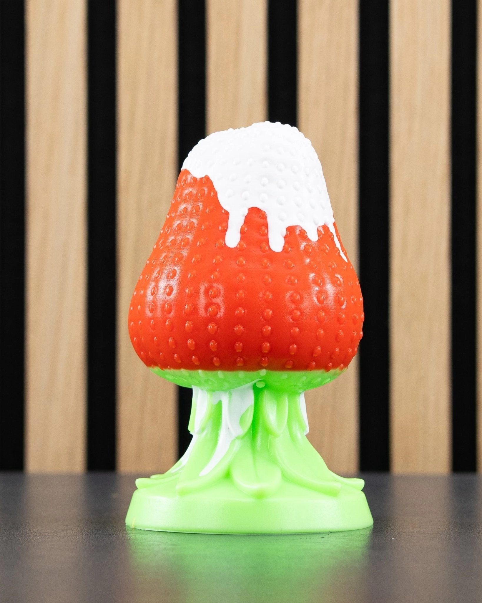 Strawberry Plug - Trophy, Soft Shaft/Firm Base - FLOP - Bubbles and Delamination
