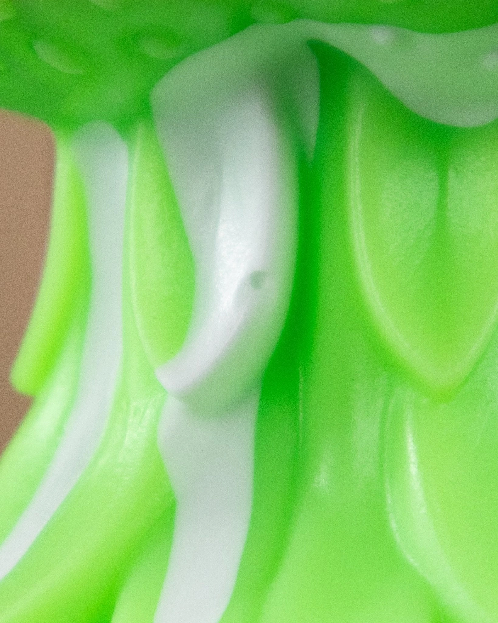 Strawberry Plug - Trophy, Soft Shaft/Firm Base - FLOP - Bubbles and Delamination